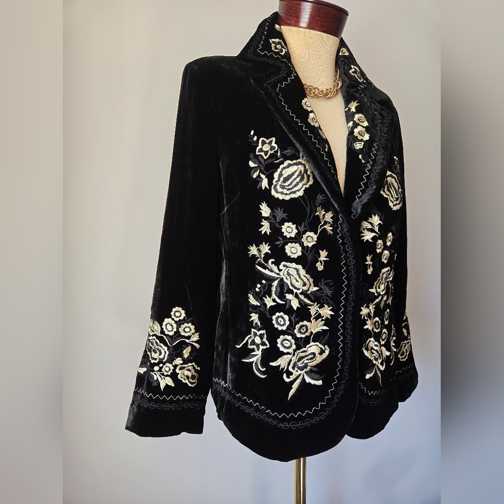 SAGAIE PARIS Silk Blend Gold Floral Embroidered Black Velvet Jacket. Medium - Picture 2 of 14